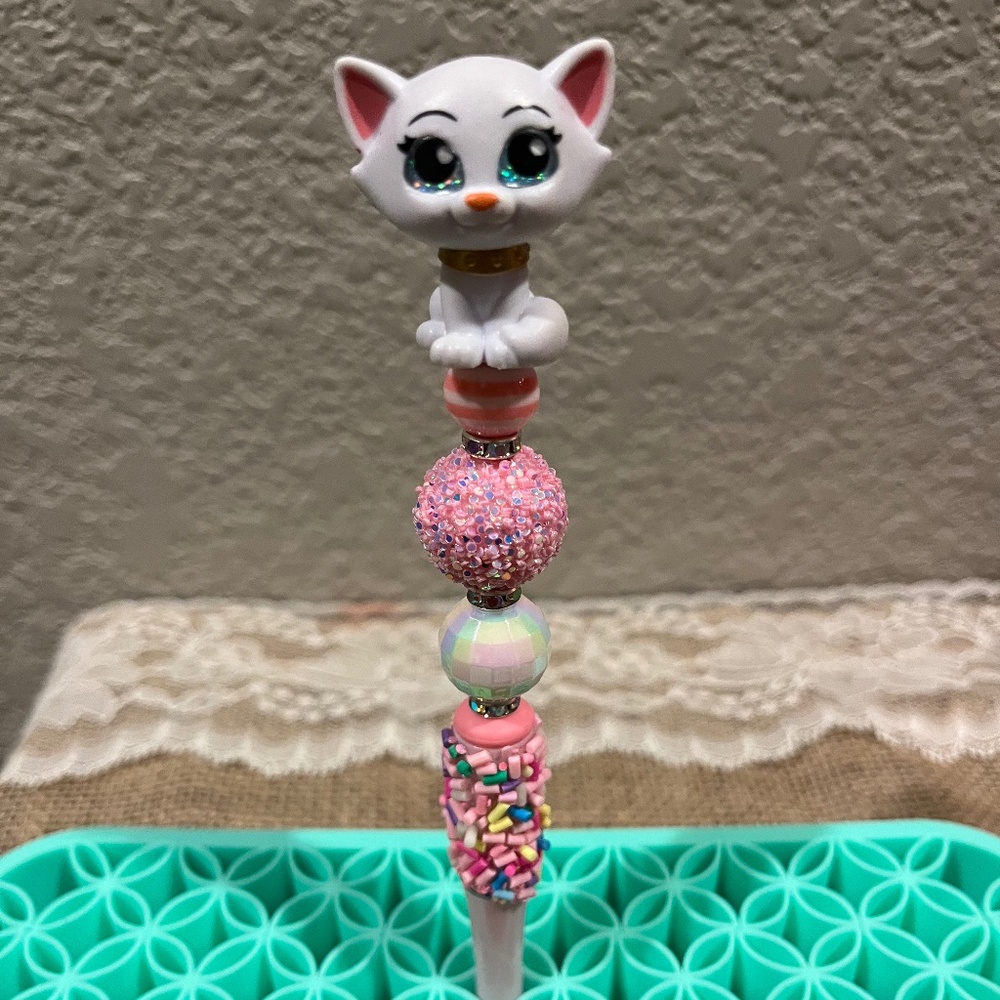 Doorable pen